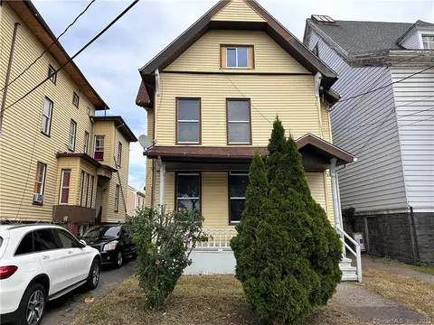 24 Park St, Bridgeport, CT 06608