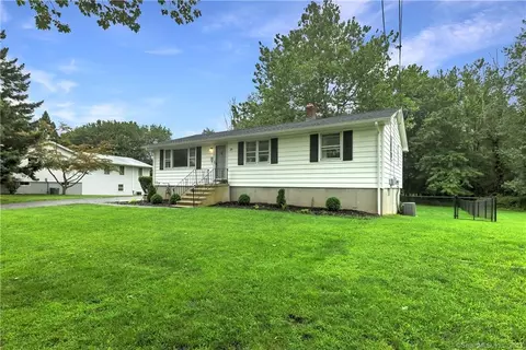 29 Lance Ln, Milford, CT 06460