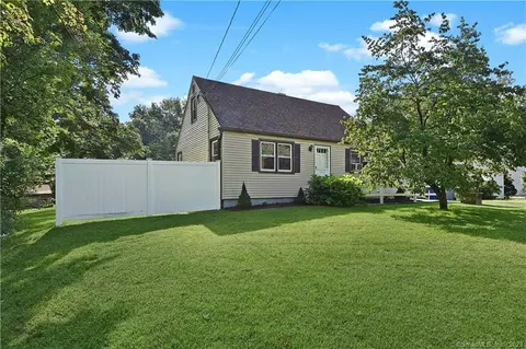 29 Unionville Ave, Plainville, CT 06062