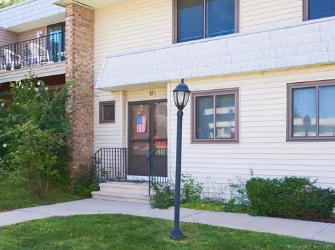 32 Holly Ct #32, Cromwell, CT 06416