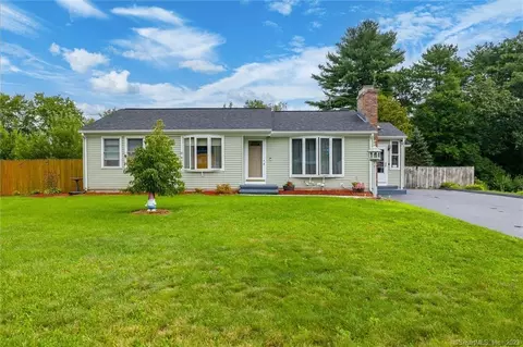 11 Oakwood Dr, Thompson, CT 06277