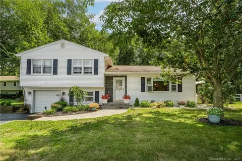 20 Old Black Point Rd, East Lyme, CT 06357