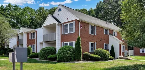 4 Concorde Way #B5, Windsor Locks, CT 06096