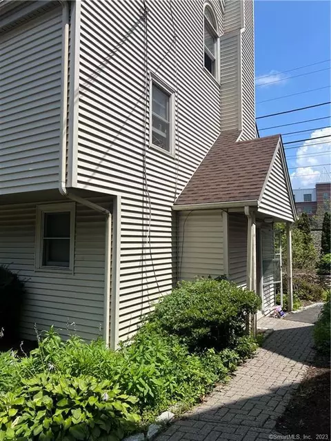 32 Pine St #1C, Norwalk, CT 06854