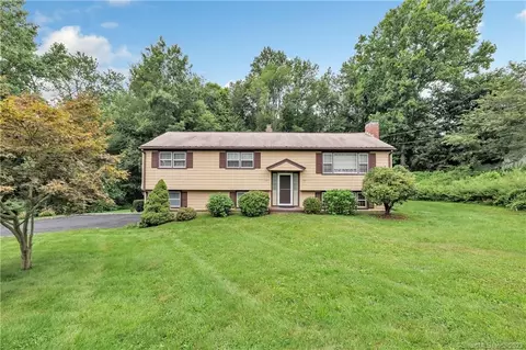 18 Astoria Ln, Shelton, CT 06484