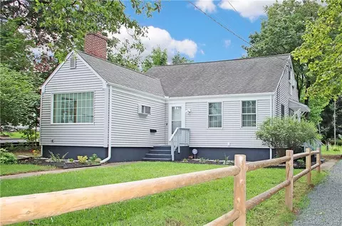86 Middle Tpke E, Manchester, CT 06040
