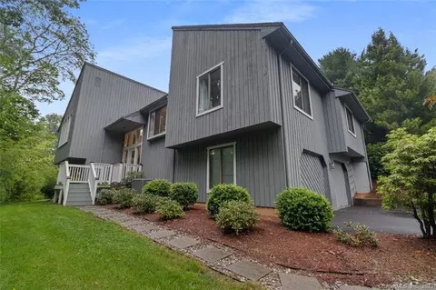37 Redwood Ln, Glastonbury, CT 06073