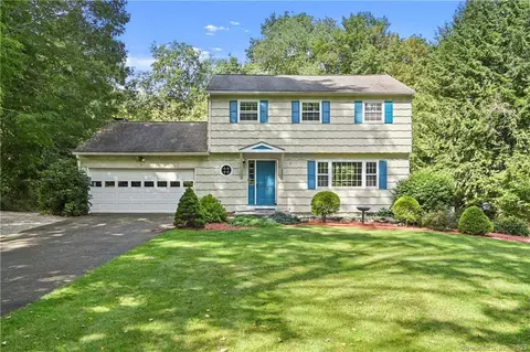 8 Honey Hollow Dr, Bethel, CT 06801