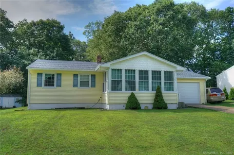 296 Indigo St, Groton, CT 06355