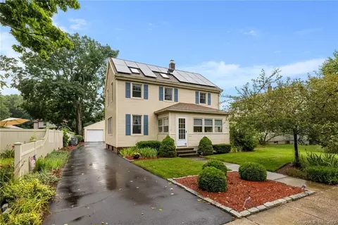 15 Cedar St, Plainville, CT 06062