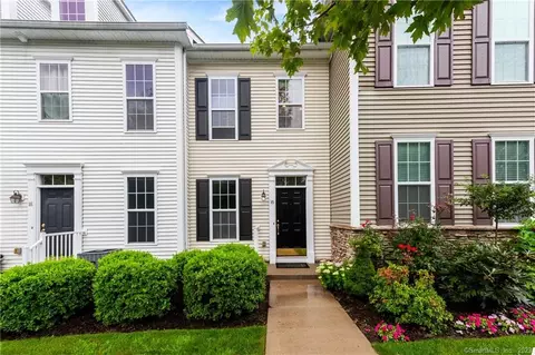 16 Brinscall Ct #16, Danbury, CT 06810