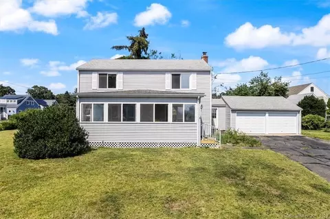 9 Club House Ln, Old Saybrook, CT 06475