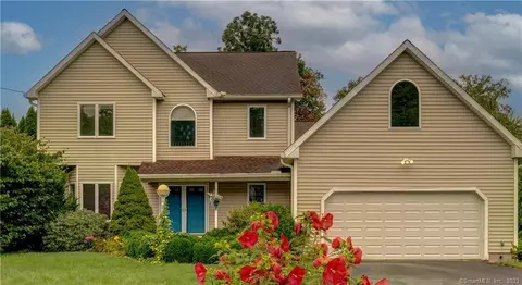 60 Nicholas Ct, Hamden, CT 06518