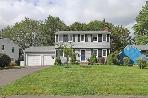 4 Blue Spruce St, Middletown, CT 06457