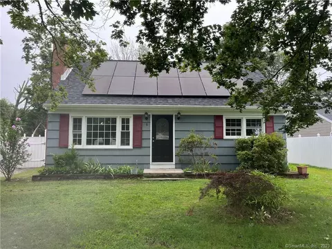 6 Pond Dr, North Stonington, CT 06359