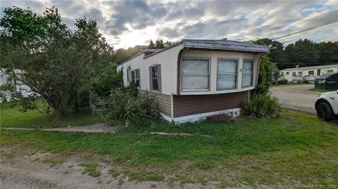 11 Harrington Dr, Plainfield, CT 06374