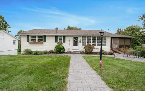 38 Delhurst Dr, Waterbury, CT 06708
