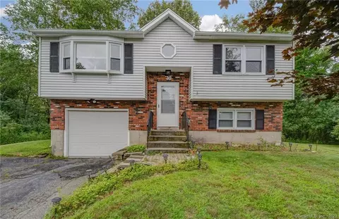 76 Cobblestone Ct, Torrington, CT 06790