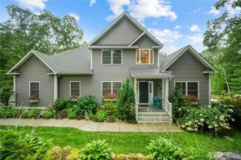 68 Goldberg Rd, Colchester, CT 06415