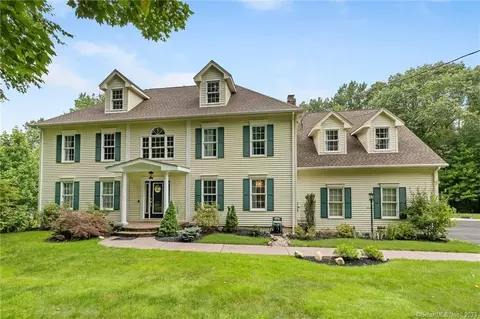 28 Cobblestone Dr, Hamden, CT 06518