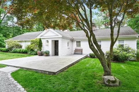 527 Cheese Spring Rd, New Canaan, CT 06840
