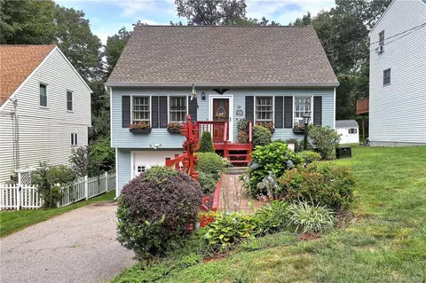 23 Naugatuck Ave, Shelton, CT 06484