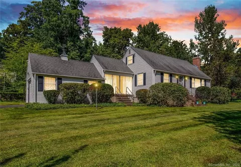 1 Valley View Dr, Farmington, CT 06032