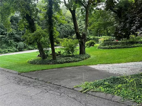 199 Clay Hill Rd, Stamford, CT 06905