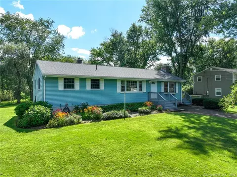 13 Circle Dr, North Branford, CT 06471