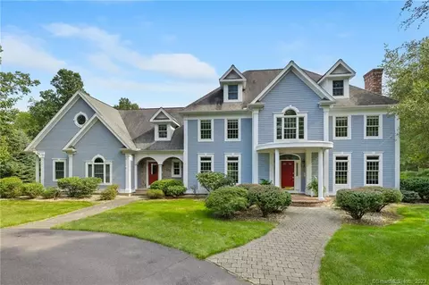 2 Farmington Ridge Dr, Farmington, CT 06032