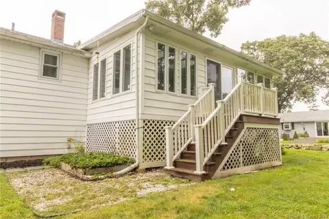 232 Ridgewood Dr, Groton, CT 06355
