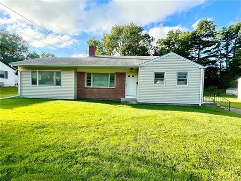 142 Sunset St, Windsor Locks, CT 06096