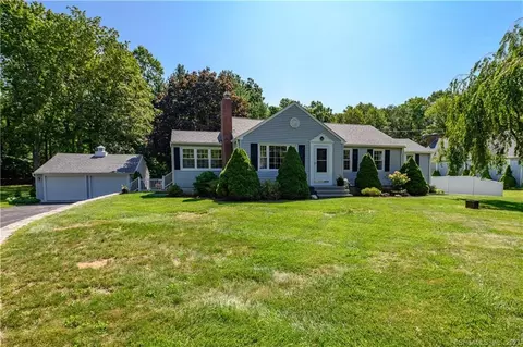 419 Village St, Northford, CT 06472