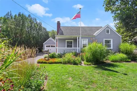 10 Minivale Rd, Stamford, CT 06907