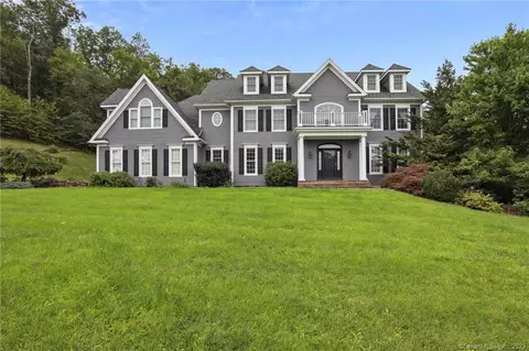 5 Petersons Ln, Danbury, CT 06811