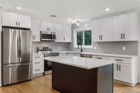 50 Lincoln St, Trumbull, CT 06611
