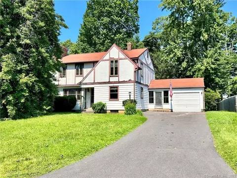 11 Hillscrest Rd, Plainville, CT 06062