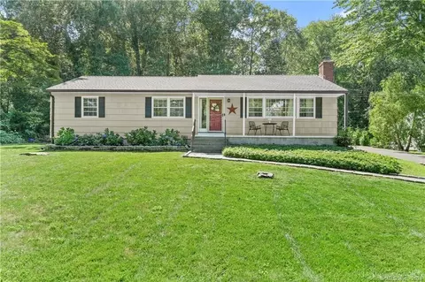 5 Oriole Dr, Norwalk, CT 06851