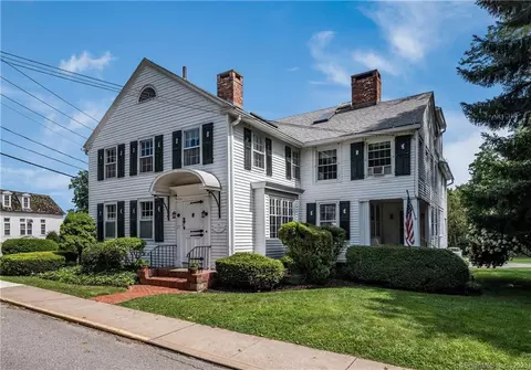 27 N Main St #4, Essex, CT 06426