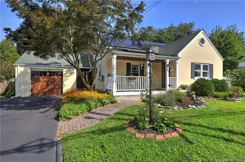 473 Meadowside Rd, Milford, CT 06460