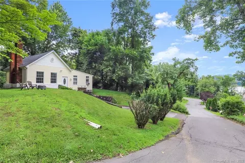 19 Calverton Dr, New Fairfield, CT 06812