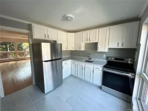 84 Worth Ave, Hamden, CT 06518