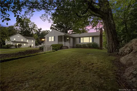 1076 Old Turnpike Rd, Southington, CT 06489