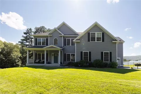 219 N Ridge Ct, Southington, CT 06489