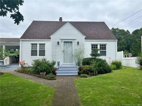 23 Surrey Ln, Norwich, CT 06360