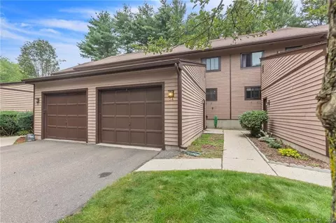 54 Wynwood Dr #54, Enfield, CT 06082