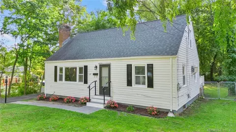 67 Woodland St, Windsor, CT 06095
