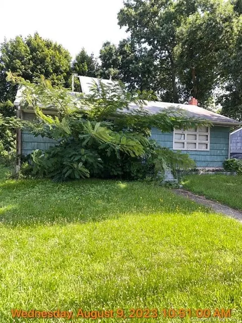 52 Dewey St, Stratford, CT 06615