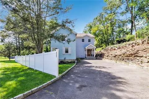 422 Wilson St, Fairfield, CT 06825