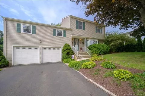 15 Sherwood Rd, Waterbury, CT 06708